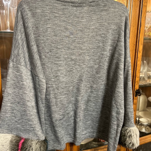 Lily London Gray Sweater with Mock Turtleneck and Bell Sleeves XL - Picture 3 of 5